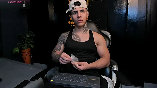 Flynn Riider online show from 11/25/25, 05:46