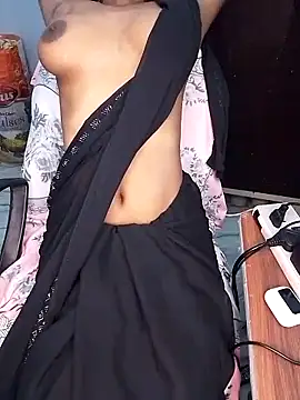 Snapshot of hinaa_khan chatting on 02/16/25, 09:48 hinaa khan online show from 02/16/25, 09:48