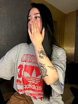 Snapshot of Zoee_t chatting on 11/24/25, 04:45 Zoee t online show from 11/24/25, 04:45