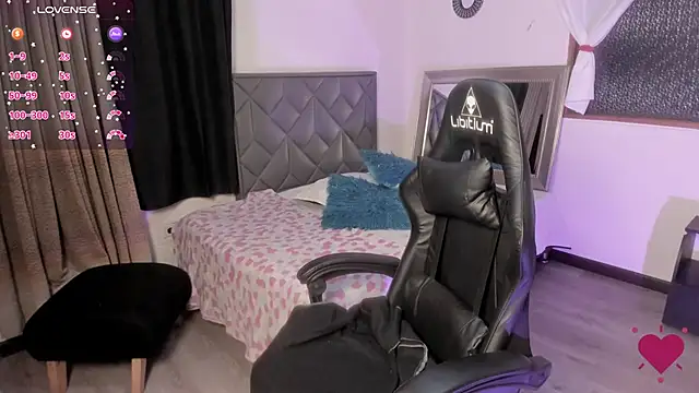 Aurora Hotson online show from 01/30/25, 01:11