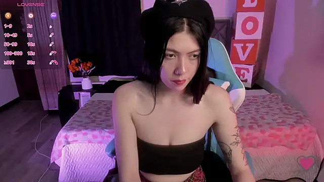 Aurora Hotson online show from 02/07/25, 01:04