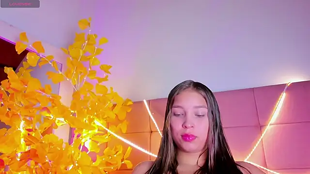 Snapshot of HaleyAmaya chatting on 04/18/26, 11:05 HaleyAmaya online show from 04/18/26, 11:05