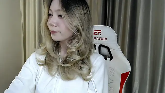 Snapshot of Babby_Rabbit chatting on 10/20/25, 09:26 Babby Rabbit online show from 10/20/25, 09:26