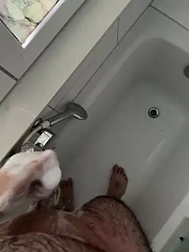 Snapshot of Loco42- chatting on 12/19/24, 01:07 Loco42- online show from 12/19/24, 01:07