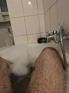 Snapshot of Loco42- chatting on 01/09/25, 06:57 Loco42- online show from 01/09/25, 06:57