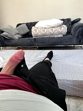 Snapshot of Loco42- chatting on 11/13/25, 06:01 Loco42- online show from 11/13/25, 06:01