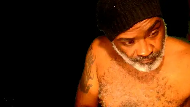 Snapshot of sinnernoir chatting on 01/10/25, 04:33 sinnernoir online show from 01/10/25, 04:33