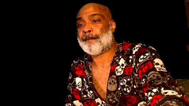 Snapshot of sinnernoir chatting on 01/15/25, 03:18 sinnernoir online show from 01/15/25, 03:18