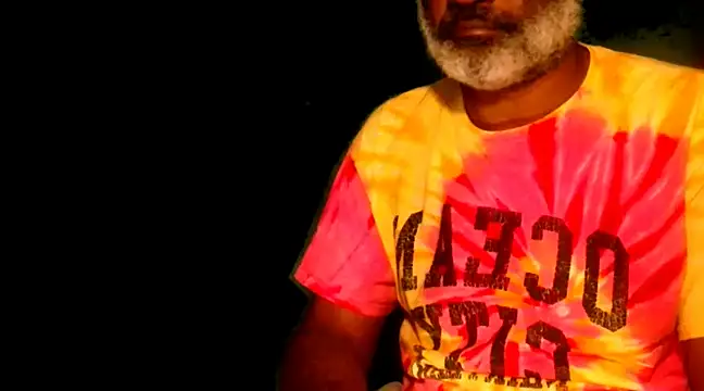 Snapshot of sinnernoir chatting on 01/18/25, 04:37 sinnernoir online show from 01/18/25, 04:37