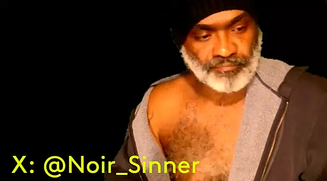 Snapshot of sinnernoir chatting on 01/25/25, 04:23 sinnernoir online show from 01/25/25, 04:23