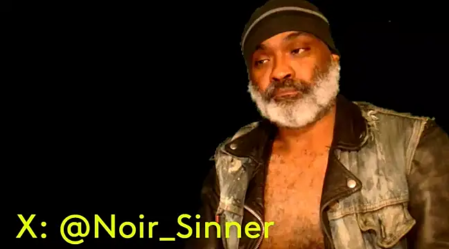 Snapshot of sinnernoir chatting on 02/05/25, 03:02 sinnernoir online show from 02/05/25, 03:02