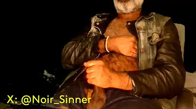 Snapshot of sinnernoir chatting on 02/09/25, 03:00 sinnernoir online show from 02/09/25, 03:00