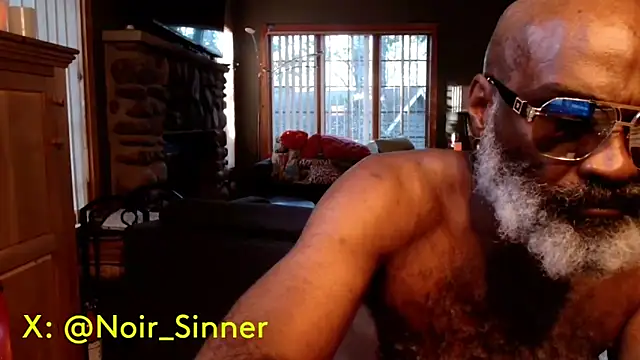 Snapshot of sinnernoir chatting on 09/18/25, 10:01 sinnernoir online show from 09/18/25, 10:01