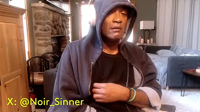 Snapshot of sinnernoir chatting on 10/12/25, 02:16 sinnernoir online show from 10/12/25, 02:16