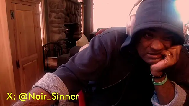 Snapshot of sinnernoir chatting on 10/15/25, 06:08 sinnernoir online show from 10/15/25, 06:08