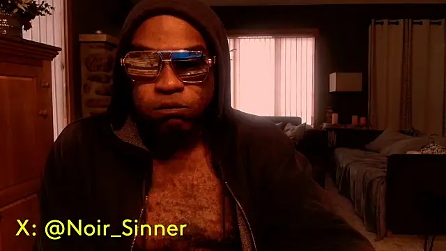 Snapshot of sinnernoir chatting on 10/20/25, 04:07 sinnernoir online show from 10/20/25, 04:07