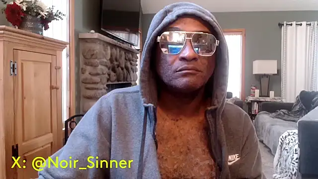 Snapshot of sinnernoir chatting on 10/27/25, 07:40 sinnernoir online show from 10/27/25, 07:40