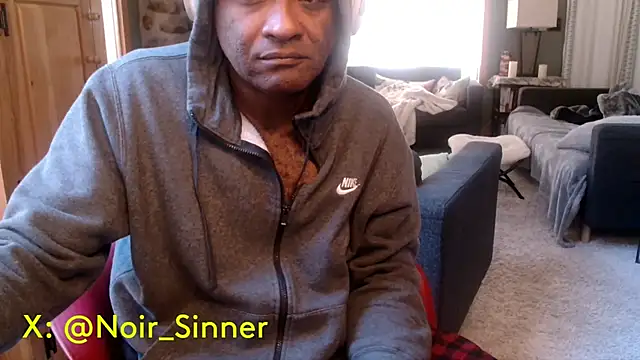 Snapshot of sinnernoir chatting on 10/28/25, 04:09 sinnernoir online show from 10/28/25, 04:09