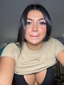 Snapshot of SofiDavid chatting on 12/15/25, 04:44 SofiDavid online show from 12/15/25, 04:44