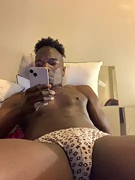 Snapshot of Shawtyblaque21 chatting on 04/10/26, 02:39 Shawtyblaque21 online show from 04/10/26, 02:39