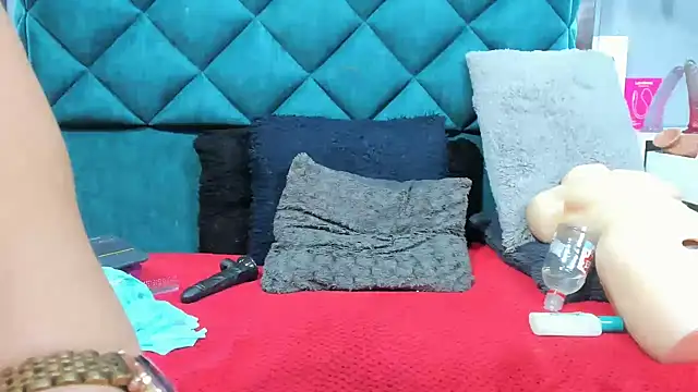 PENELOPELEWISs online show from 09/28/25, 08:42