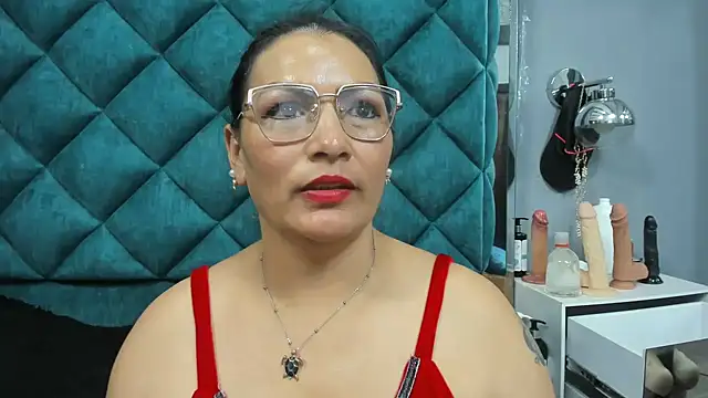 Snapshot of PENELOPELEWISs chatting on 05/18/26, 04:07 PENELOPELEWISs online show from 05/18/26, 04:07