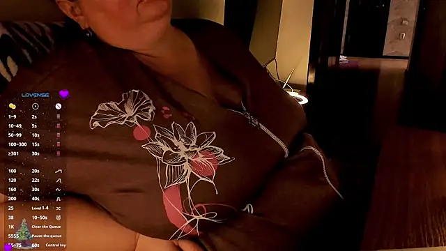 SexxyDreams1 online show from 01/06/25, 06:58