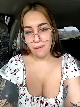 VikiDemi online show from 09/18/25, 06:15