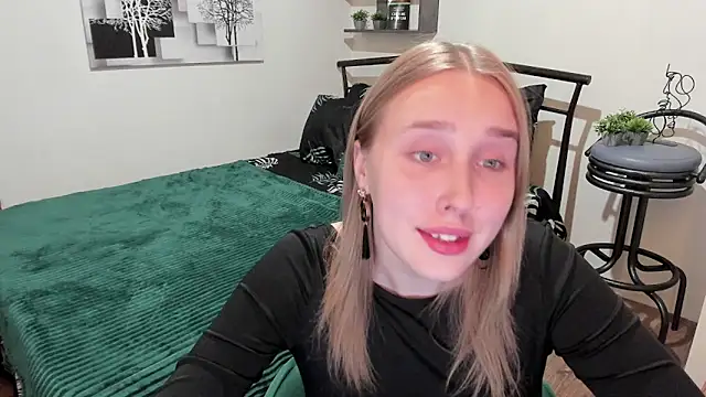 LinaTruly online show from 01/30/25, 08:21