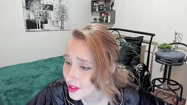 LinaTruly online show from 02/01/25, 08:26