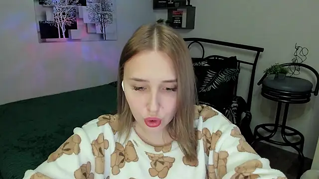 LinaTruly online show from 02/27/25, 11:37