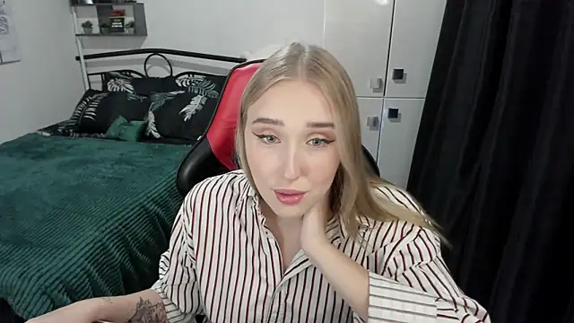 LinaTruly online show from 09/17/25, 08:54