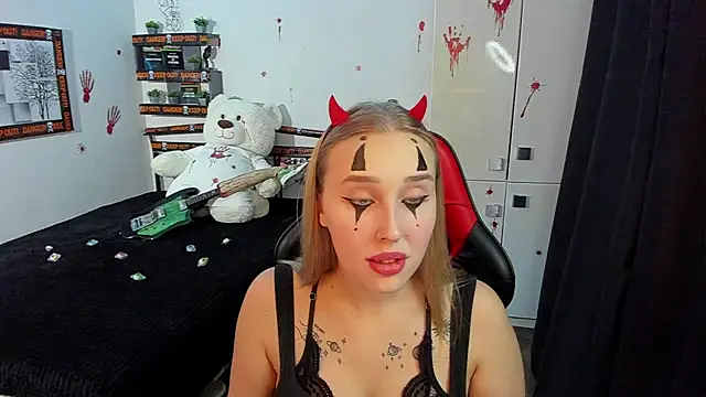 LinaTruly online show from 10/20/25, 09:59