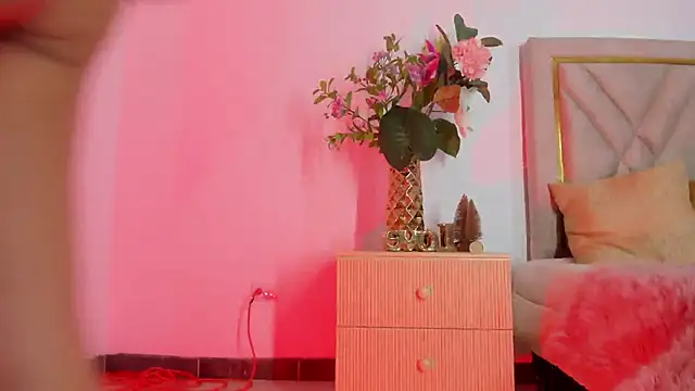 Snapshot of chloe_wilson7 chatting on 11/26/25, 02:01 chloe wilson7 online show from 11/26/25, 02:01