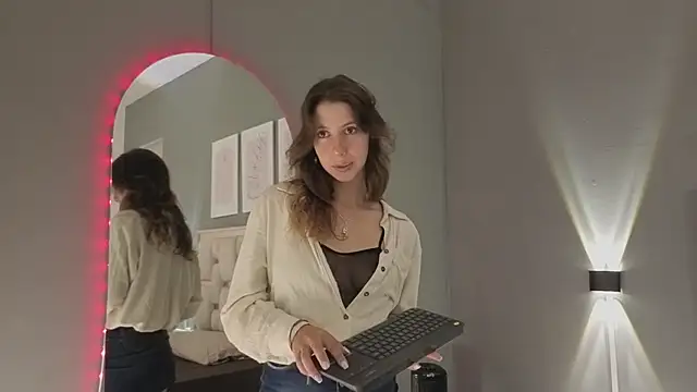 jolie lov online show from 11/06/25, 01:23