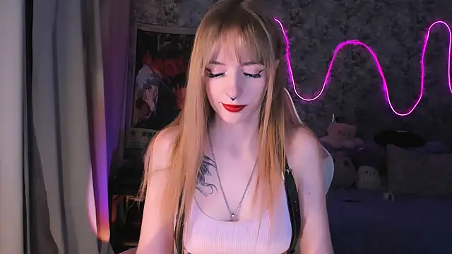 Snapshot of Inma_Lewdness chatting on 02/15/25, 09:15 Inma Lewdness online show from 02/15/25, 09:15