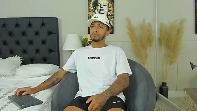 Snapshot of Robin_Rief chatting on 02/12/25, 03:29 Robin Rief online show from 02/12/25, 03:29