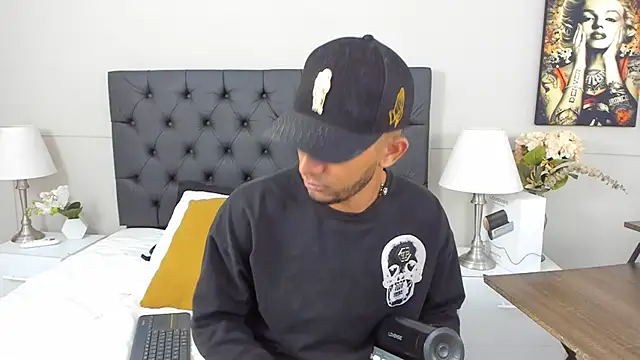 Snapshot of Robin_Rief chatting on 02/25/25, 03:31 Robin Rief online show from 02/25/25, 03:31