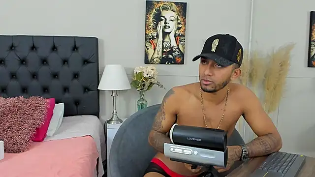 Snapshot of Robin_Rief chatting on 03/02/25, 03:34 Robin Rief online show from 03/02/25, 03:34