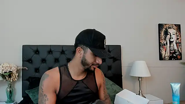 Snapshot of Robin_Rief chatting on 09/22/25, 03:19 Robin Rief online show from 09/22/25, 03:19