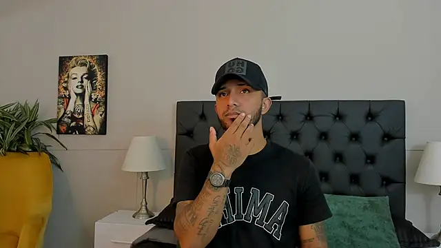 Snapshot of Robin_Rief chatting on 10/13/25, 03:39 Robin Rief online show from 10/13/25, 03:39