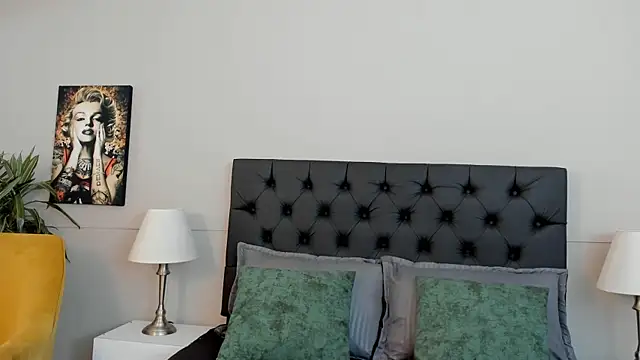 Snapshot of Robin_Rief chatting on 10/18/25, 03:42 Robin Rief online show from 10/18/25, 03:42