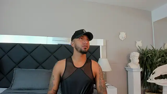 Robin Rief online show from 11/18/25, 03:34