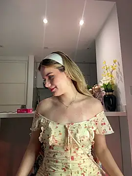 Snapshot of NicoleCut chatting on 03/07/26, 11:24 NicoleCut online show from 03/07/26, 11:24