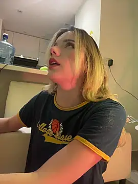 Snapshot of NicoleCut chatting on 03/13/26, 11:22 NicoleCut online show from 03/13/26, 11:22