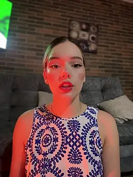 Snapshot of NicoleCut chatting on 03/19/26, 09:57 NicoleCut online show from 03/19/26, 09:57