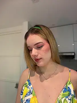 Snapshot of NicoleCut chatting on 03/24/26, 09:58 NicoleCut online show from 03/24/26, 09:58