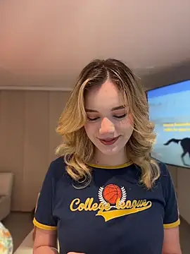 Snapshot of NicoleCut chatting on 03/27/26, 11:15 NicoleCut online show from 03/27/26, 11:15