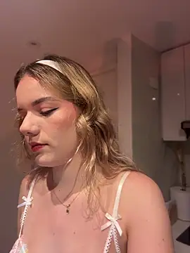 Snapshot of NicoleCut chatting on 04/07/26, 10:59 NicoleCut online show from 04/07/26, 10:59