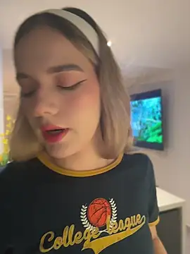 Snapshot of NicoleCut chatting on 04/09/26, 09:58 NicoleCut online show from 04/09/26, 09:58